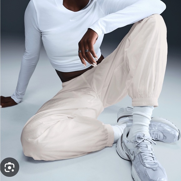 Nike Sportswear "Everything Wovens" Beige Crinkle Track Pants - Women's M - Picture 2 of 6